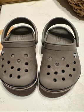Crocs Kids Classic Clog in Gray